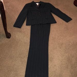 Pants suit